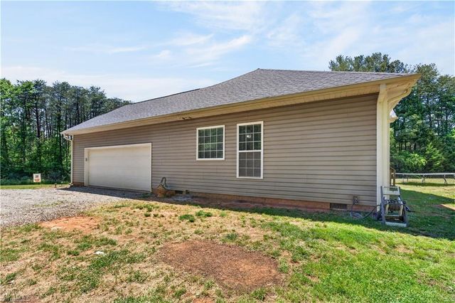 552 Tom Hunter Road, Pilot Mountain, NC 27041