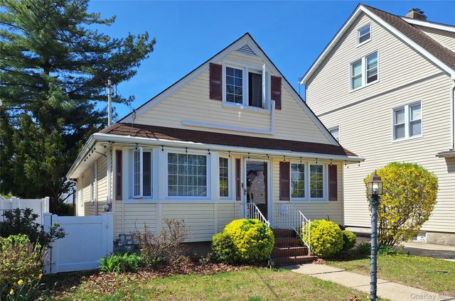 184 E Chester Street, Valley Stream, NY 11580