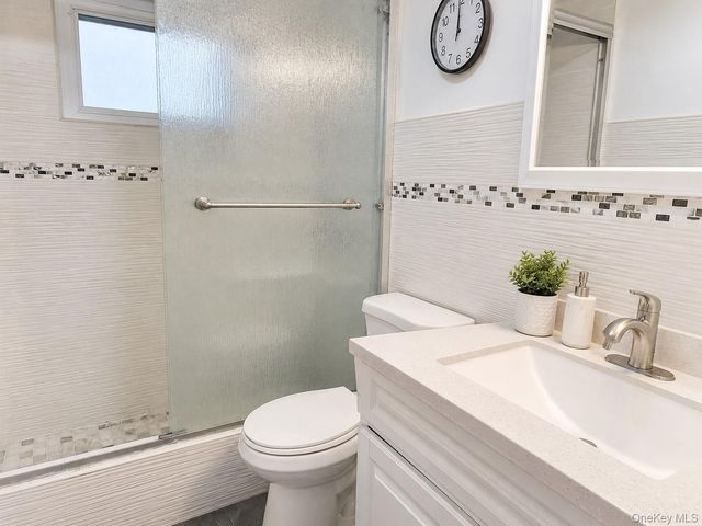 184 E Chester Street, Valley Stream, NY 11580