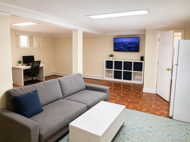 184 E Chester Street, Valley Stream, NY 11580