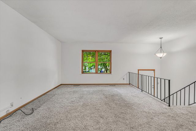 1425 W 54th Street, Davenport, IA 52806