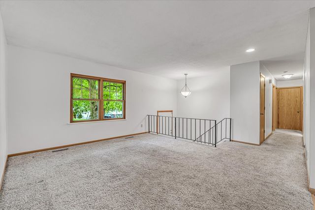 1425 W 54th Street, Davenport, IA 52806