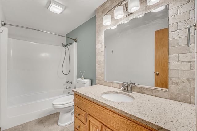 1425 W 54th Street, Davenport, IA 52806