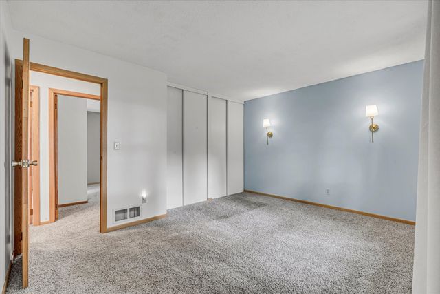1425 W 54th Street, Davenport, IA 52806