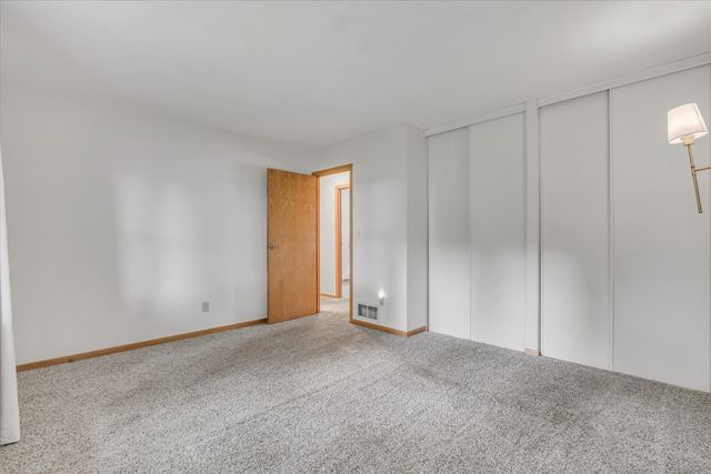 1425 W 54th Street, Davenport, IA 52806