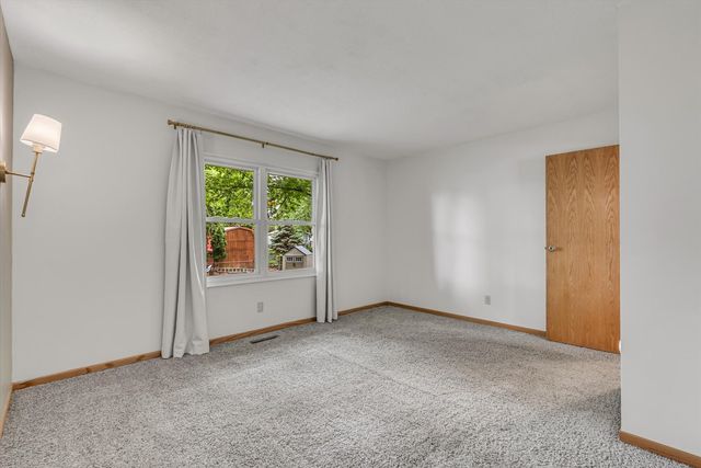 1425 W 54th Street, Davenport, IA 52806
