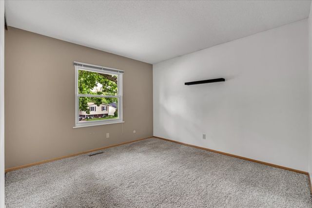 1425 W 54th Street, Davenport, IA 52806
