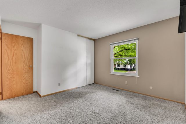 1425 W 54th Street, Davenport, IA 52806