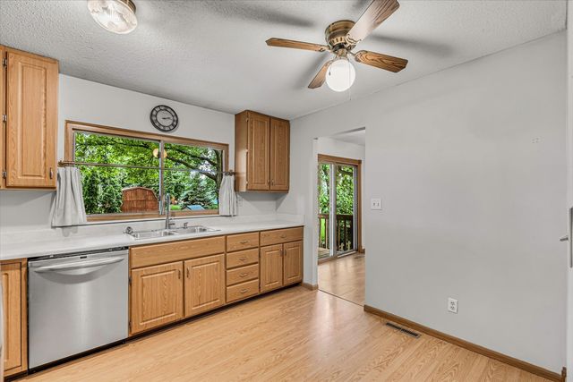 1425 W 54th Street, Davenport, IA 52806