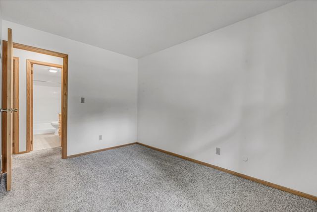 1425 W 54th Street, Davenport, IA 52806