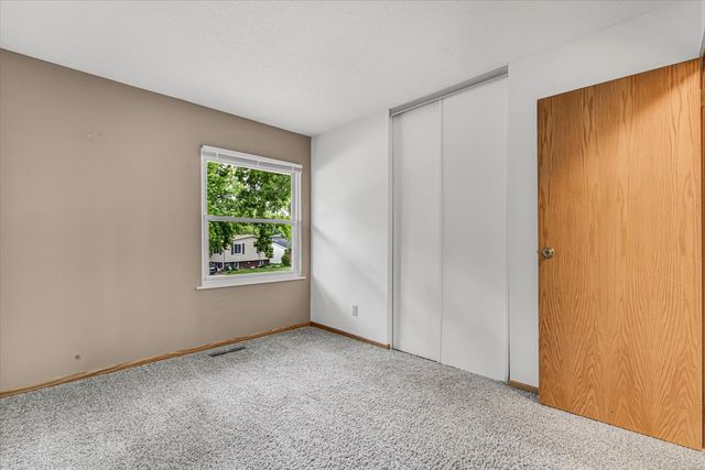 1425 W 54th Street, Davenport, IA 52806