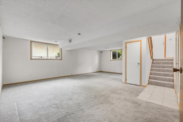 1425 W 54th Street, Davenport, IA 52806