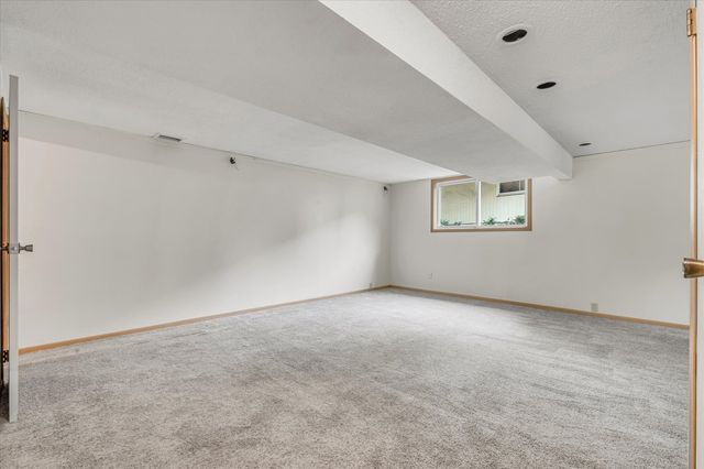 1425 W 54th Street, Davenport, IA 52806