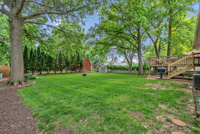 1425 W 54th Street, Davenport, IA 52806