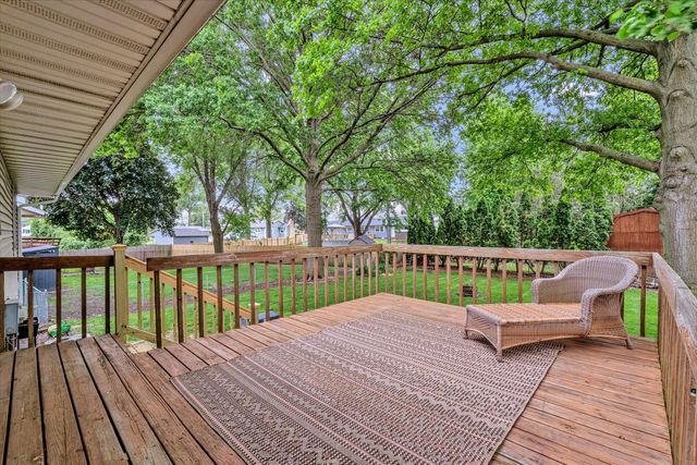 1425 W 54th Street, Davenport, IA 52806