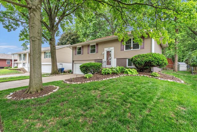 1425 W 54th Street, Davenport, IA 52806