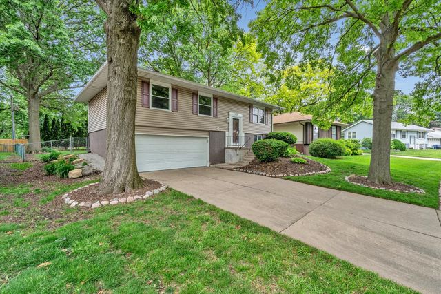 1425 W 54th Street, Davenport, IA 52806