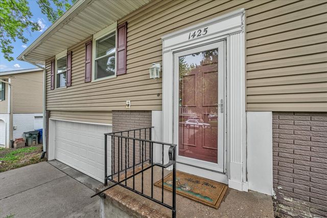 1425 W 54th Street, Davenport, IA 52806