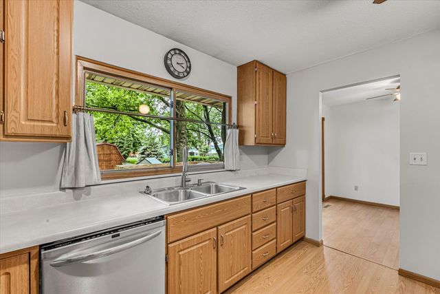 1425 W 54th Street, Davenport, IA 52806