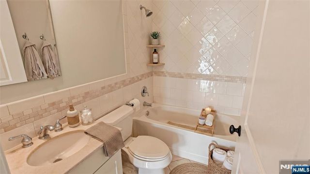 1600 Kaufer Lane 5, Fort Lee, NJ 07024