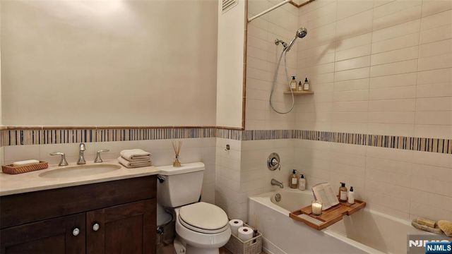 1600 Kaufer Lane 5, Fort Lee, NJ 07024