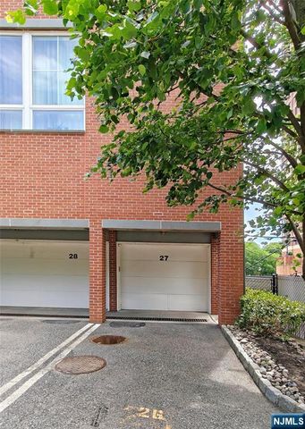 1600 Kaufer Lane 5, Fort Lee, NJ 07024