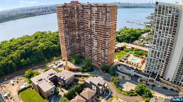 1600 Kaufer Lane 5, Fort Lee, NJ 07024