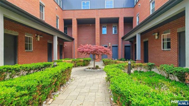1600 Kaufer Lane 5, Fort Lee, NJ 07024