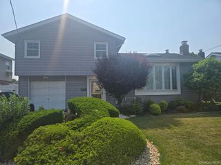 31 Oxford Road, East Rockaway, NY 11518