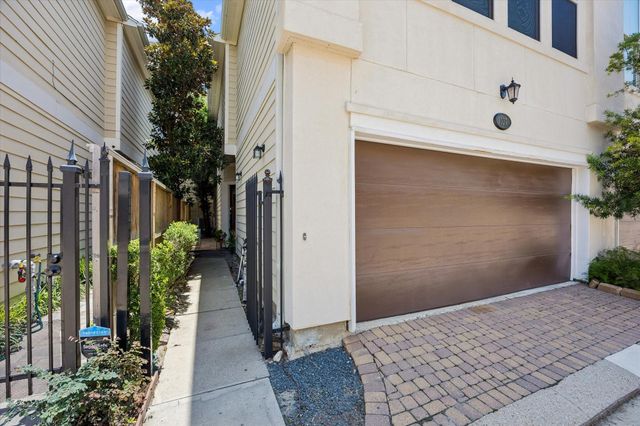 107 Riley Lane, Houston, TX 77003