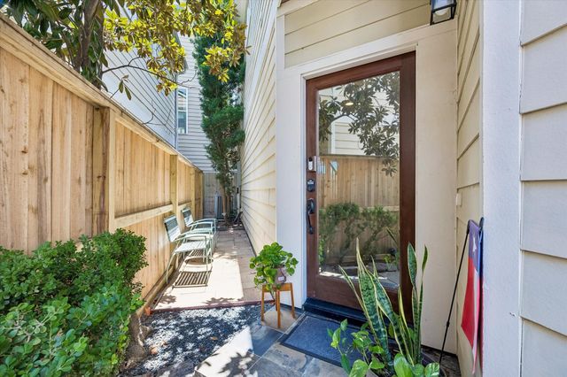 107 Riley Lane, Houston, TX 77003