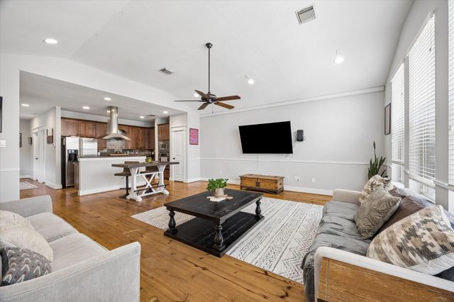 107 Riley Lane, Houston, TX 77003