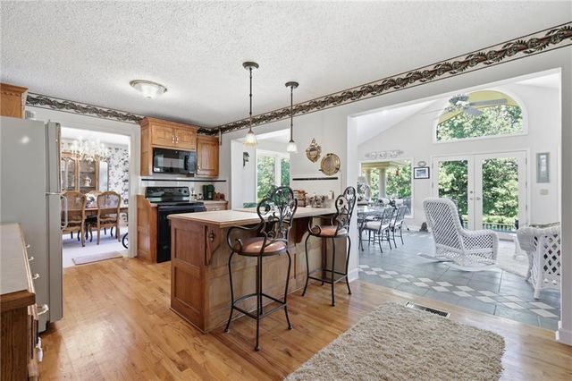 29585 Somerset Road, Paola, KS 66071