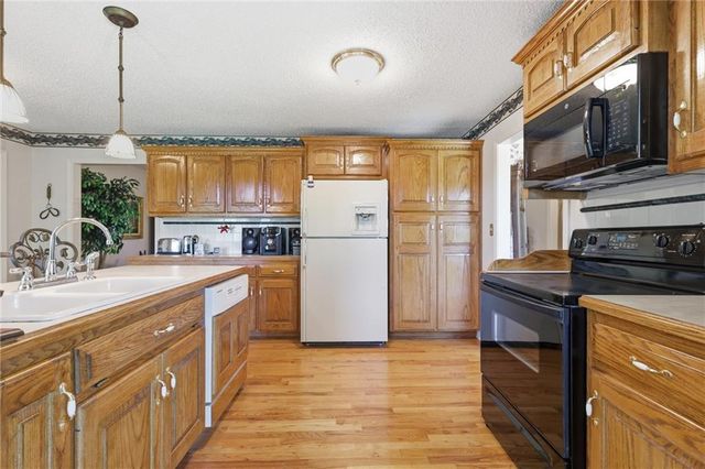 29585 Somerset Road, Paola, KS 66071
