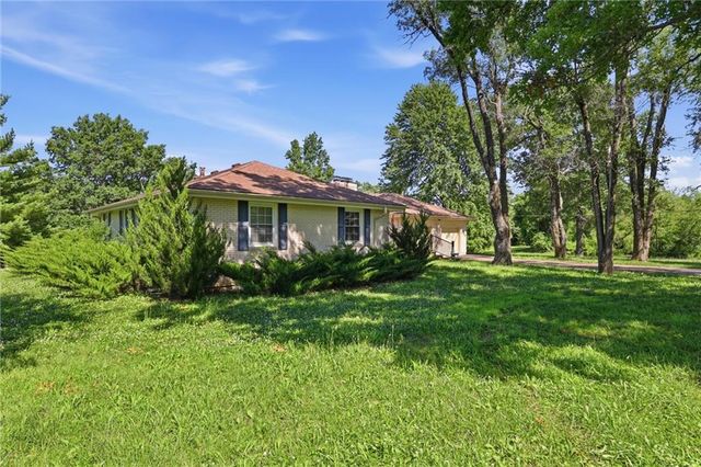 29585 Somerset Road, Paola, KS 66071