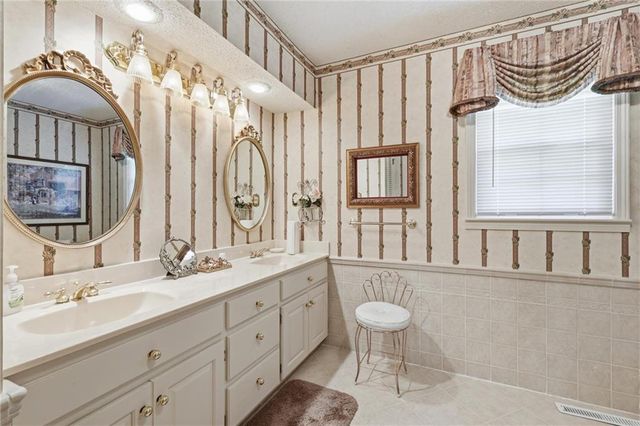 29585 Somerset Road, Paola, KS 66071