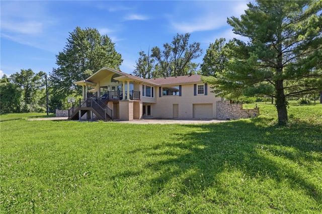 29585 Somerset Road, Paola, KS 66071