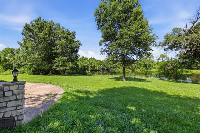 29585 Somerset Road, Paola, KS 66071