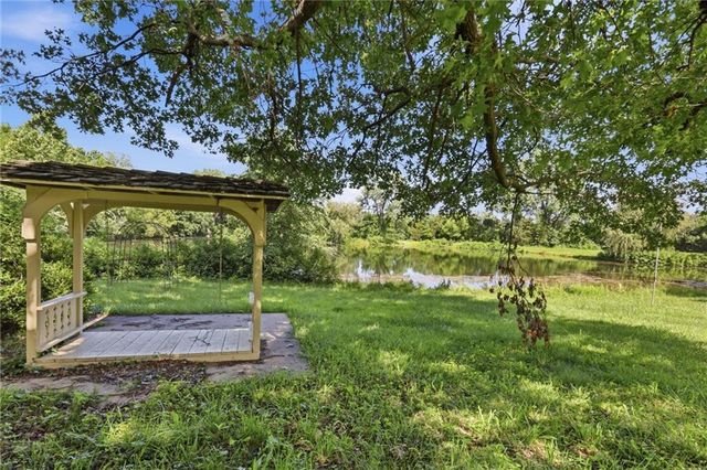 29585 Somerset Road, Paola, KS 66071