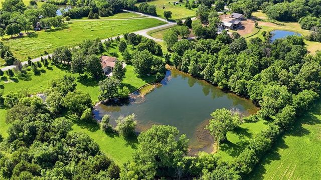 29585 Somerset Road, Paola, KS 66071