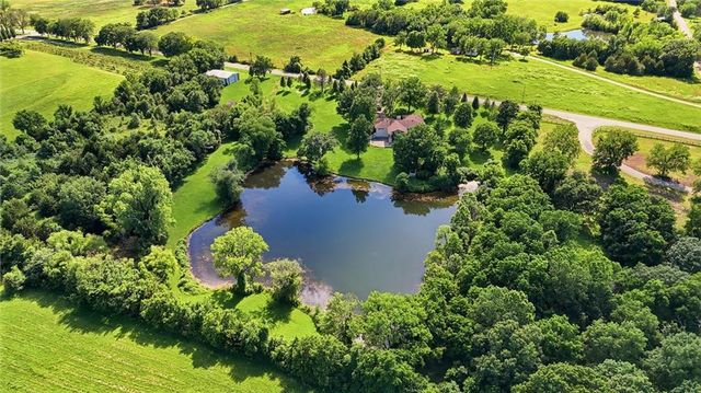 29585 Somerset Road, Paola, KS 66071