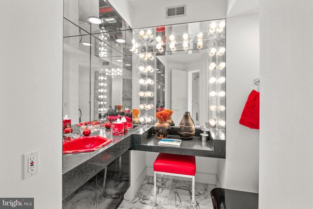 910 PENNWOOD CIR, Lancaster, PA 17601