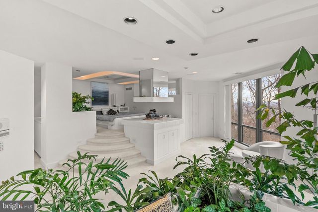 910 PENNWOOD CIR, Lancaster, PA 17601