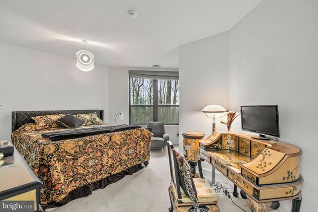 910 PENNWOOD CIR, Lancaster, PA 17601