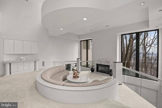 910 PENNWOOD CIR, Lancaster, PA 17601