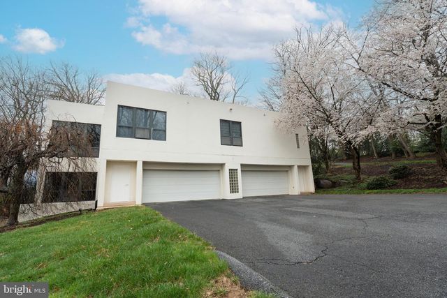 910 PENNWOOD CIR, Lancaster, PA 17601