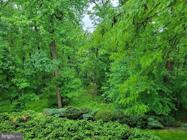 910 PENNWOOD CIR, Lancaster, PA 17601