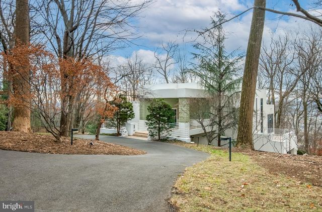 910 PENNWOOD CIR, Lancaster, PA 17601