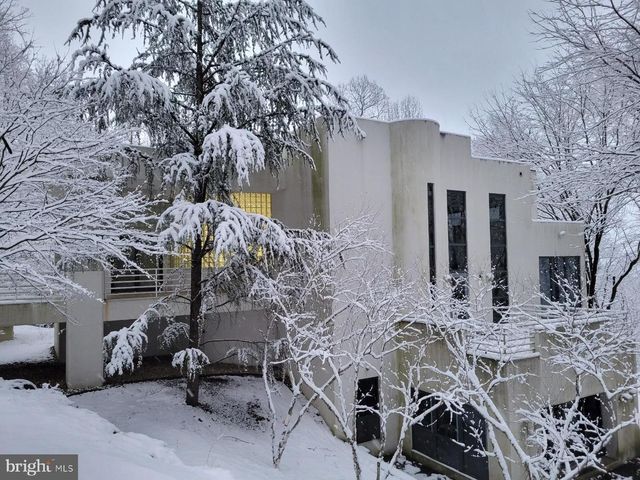 910 PENNWOOD CIR, Lancaster, PA 17601