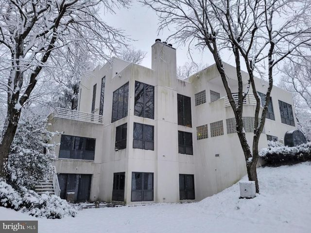 910 PENNWOOD CIR, Lancaster, PA 17601